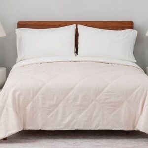 Berkshire Herringbone Microfiber Down Alternative Blanket